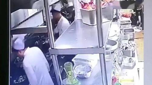 厨师爆料后厨视频,厨师亲曝真实后厨操作全过程  第2张 厨师爆料后厨视频,厨师亲曝真实后厨操作全过程  第2张